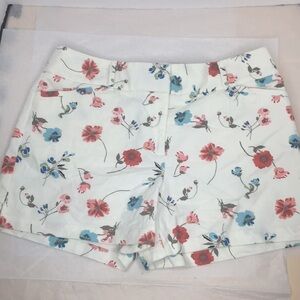 Loft The Riviera Short in cream with floral pint